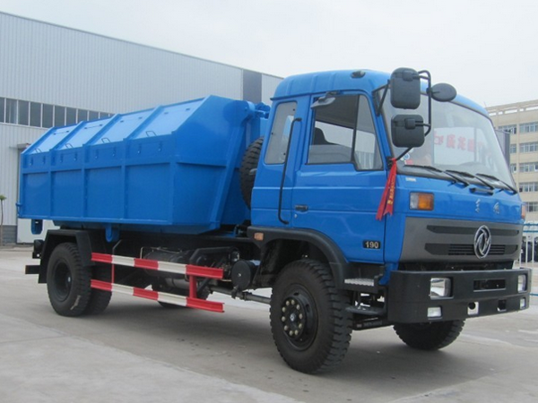 东风153/12方車(chē)厢可(kě)卸式垃圾車(chē)