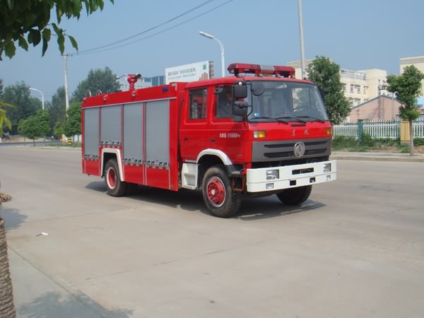 东风145双排座水罐泡沫两用(yòng)消防車(chē)