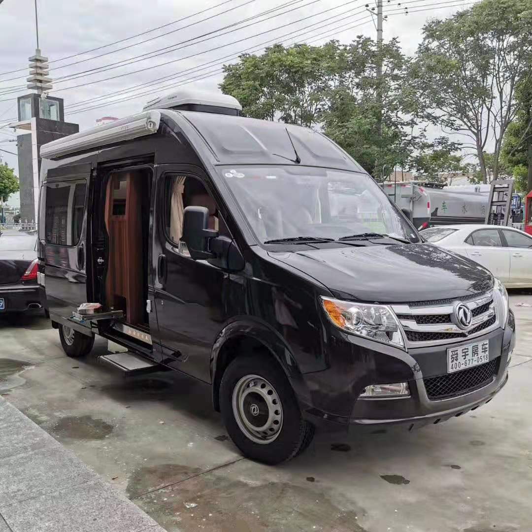 东风御风長(cháng)轴高顶B型房車(chē)